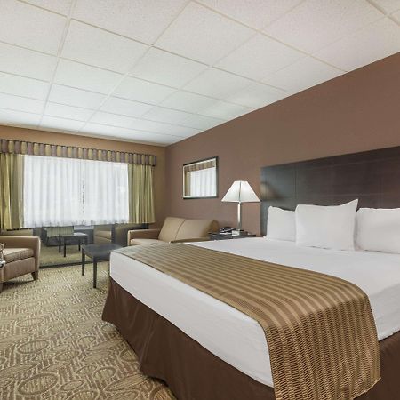 Ramada By Wyndham Paintsville Hotel & Conference Center Екстериор снимка
