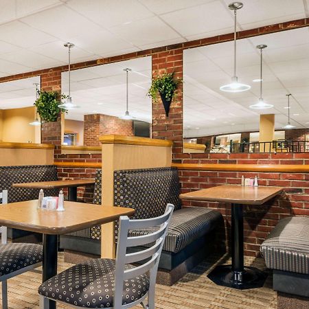 Ramada By Wyndham Paintsville Hotel & Conference Center Екстериор снимка