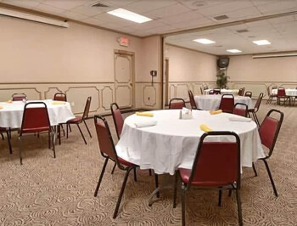 Ramada By Wyndham Paintsville Hotel & Conference Center Ресторант снимка