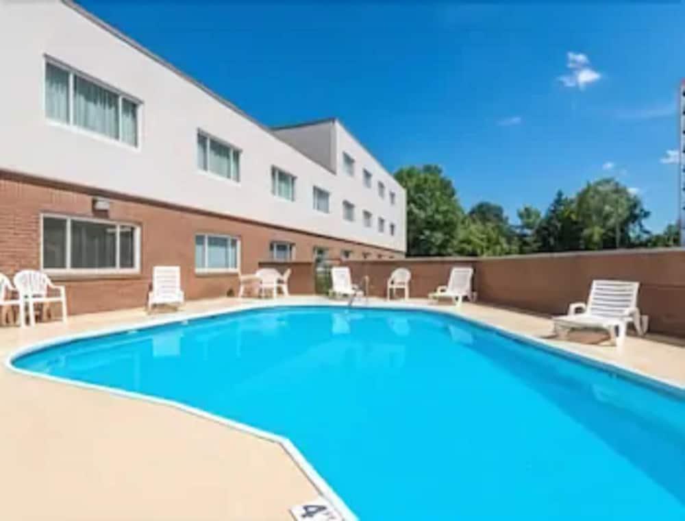Ramada By Wyndham Paintsville Hotel & Conference Center Екстериор снимка