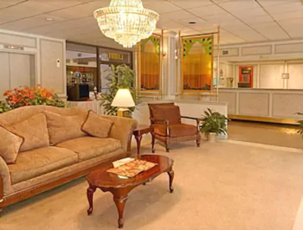 Ramada By Wyndham Paintsville Hotel & Conference Center Екстериор снимка