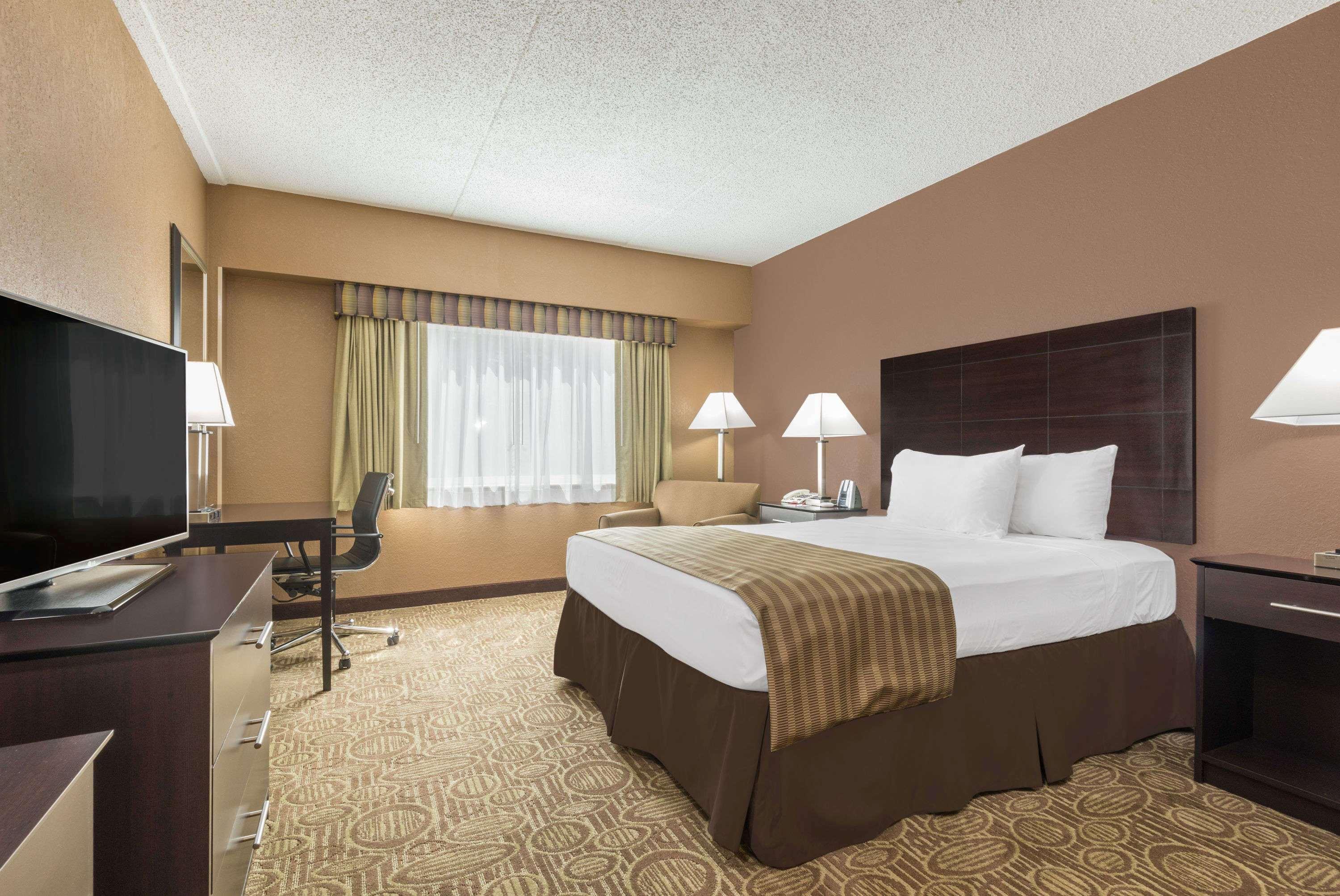 Ramada By Wyndham Paintsville Hotel & Conference Center Екстериор снимка