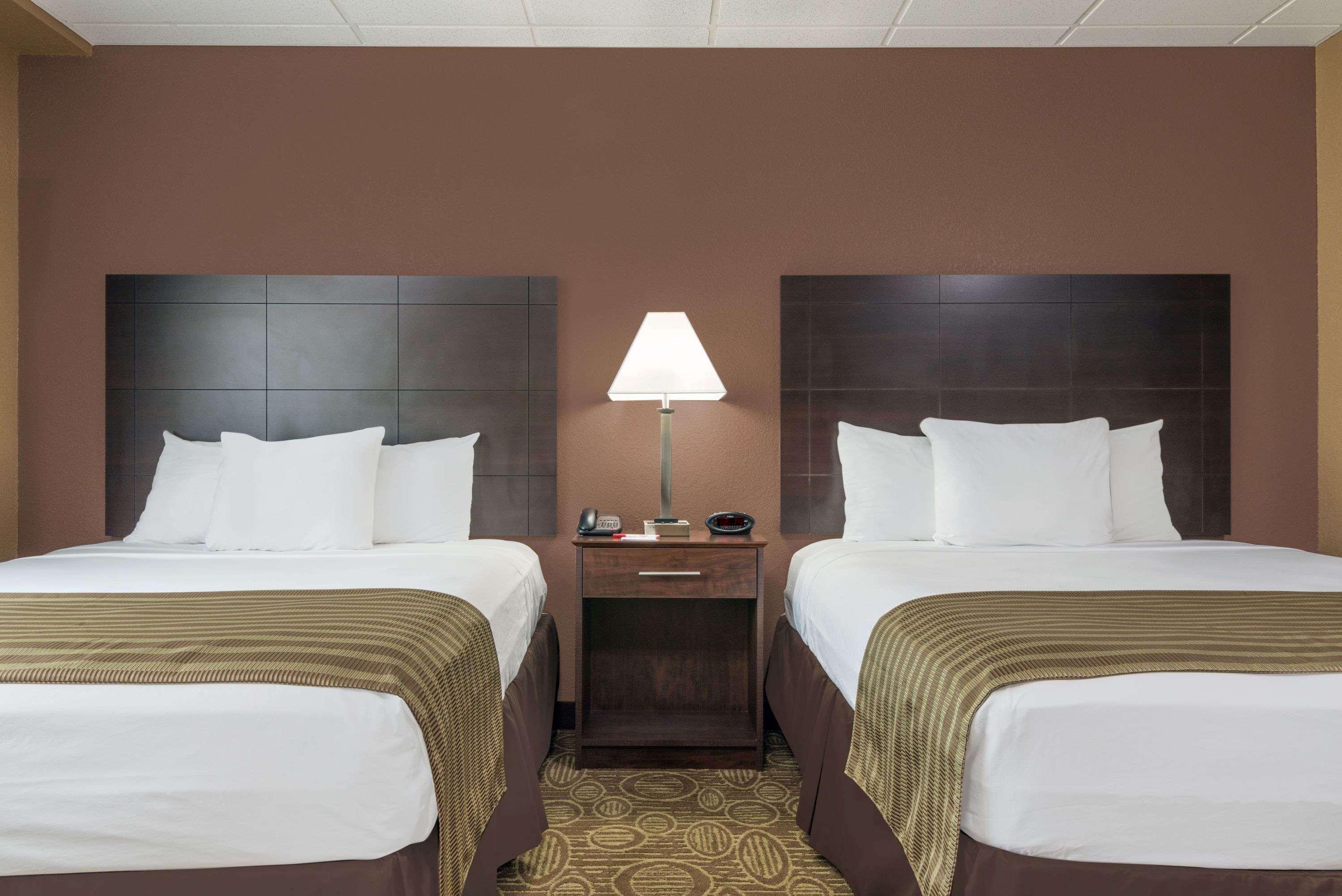 Ramada By Wyndham Paintsville Hotel & Conference Center Екстериор снимка