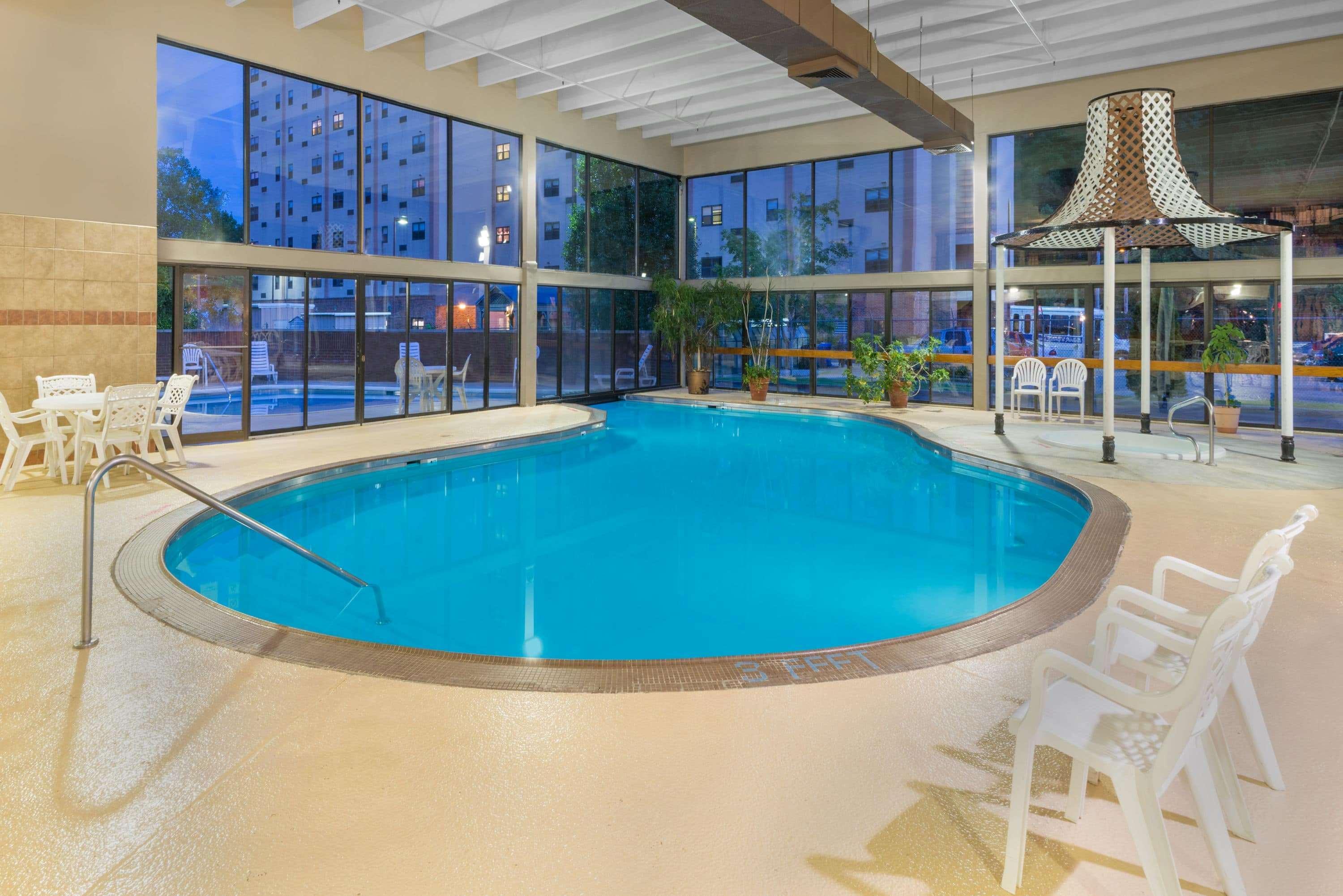 Ramada By Wyndham Paintsville Hotel & Conference Center Екстериор снимка
