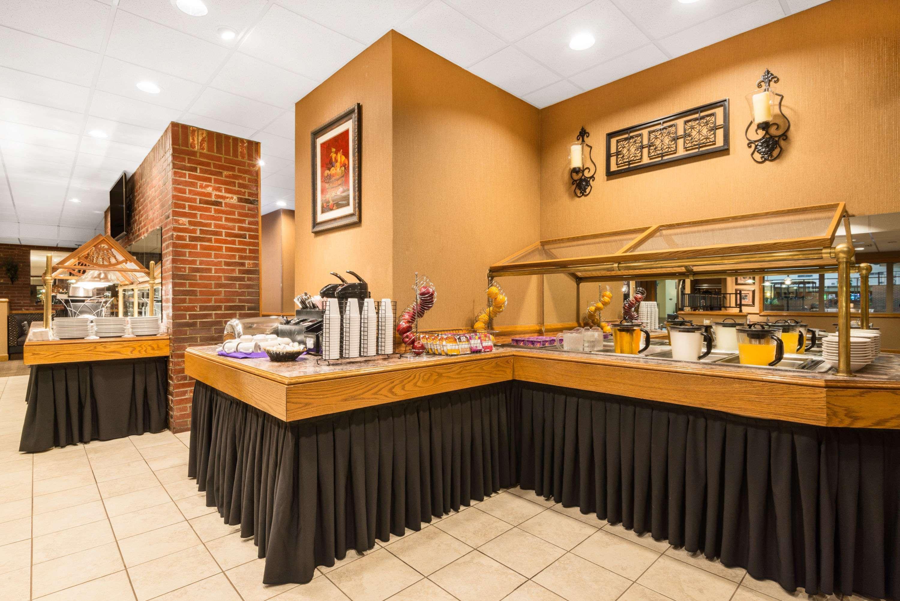 Ramada By Wyndham Paintsville Hotel & Conference Center Екстериор снимка