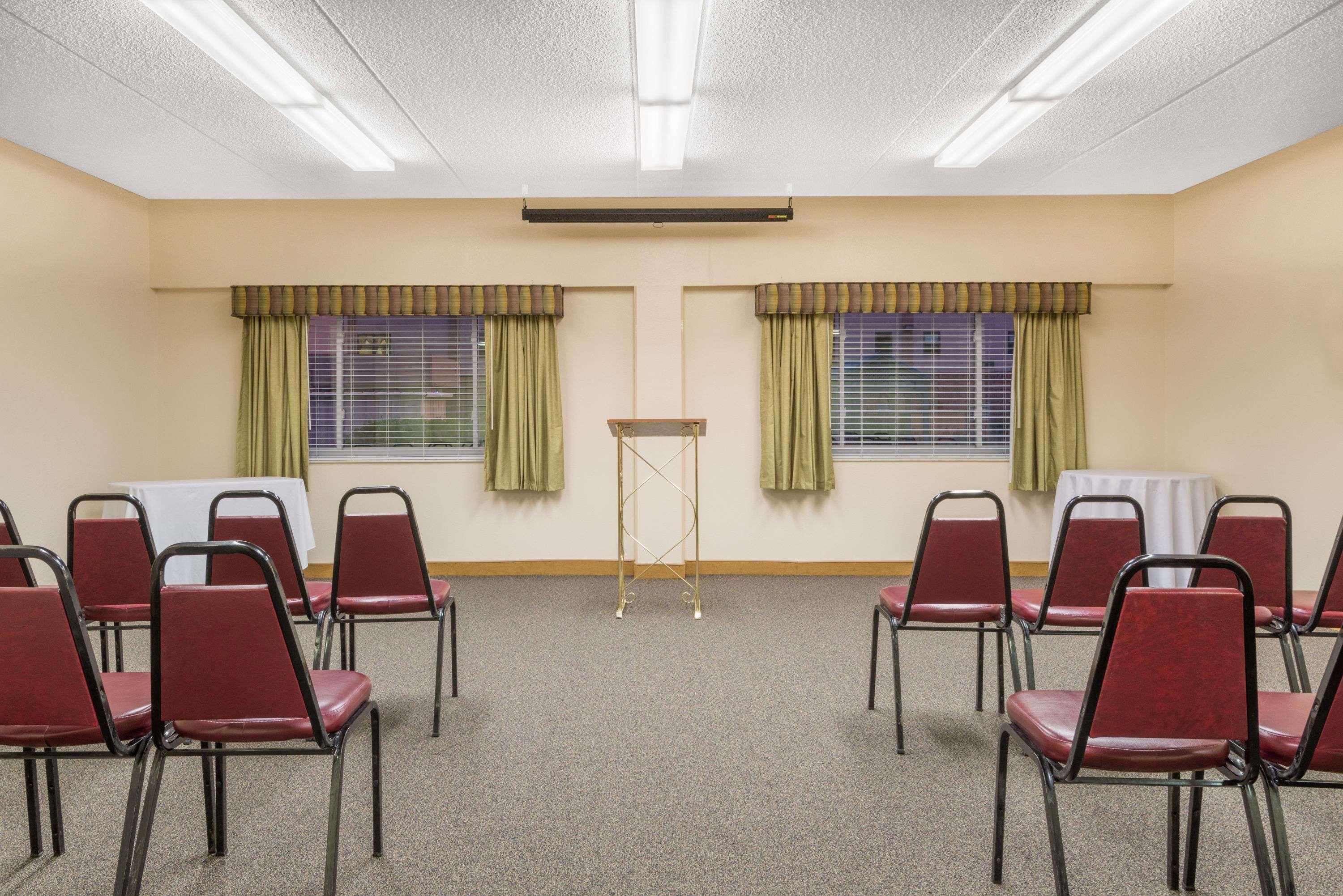 Ramada By Wyndham Paintsville Hotel & Conference Center Екстериор снимка