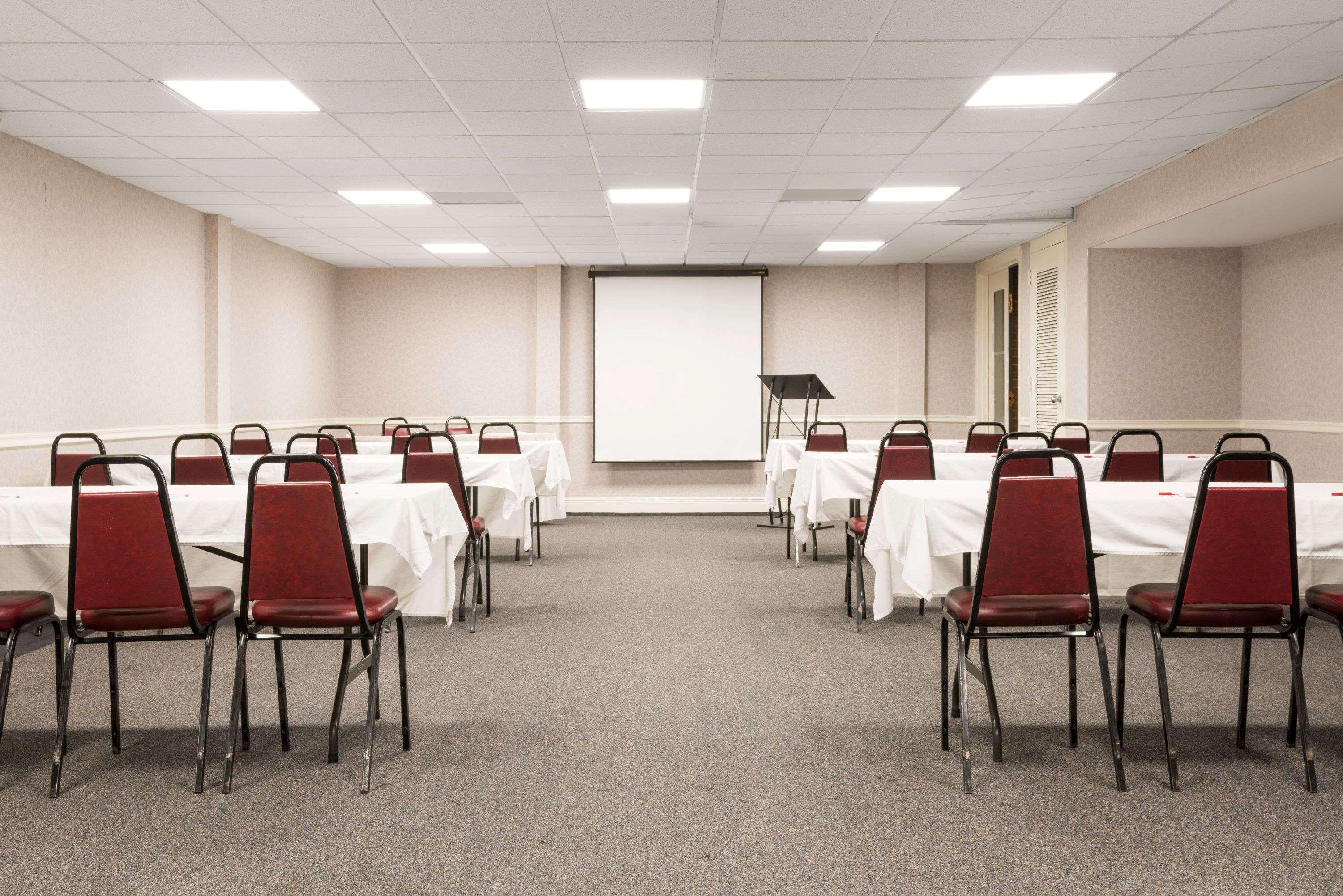 Ramada By Wyndham Paintsville Hotel & Conference Center Екстериор снимка